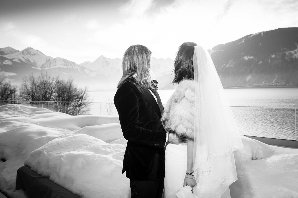 Hochzeitspaar im Winter am Zeller See