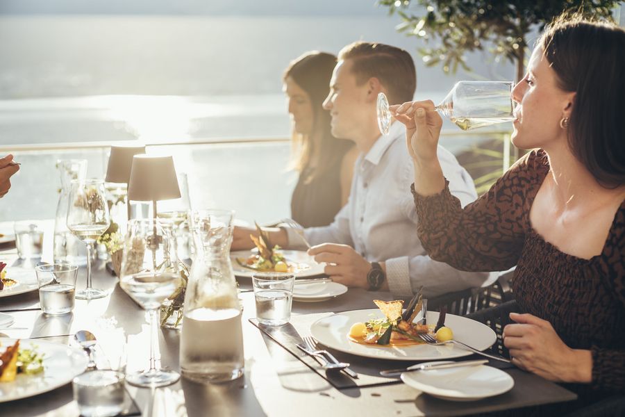 Seehotel Bellevue Panoramaterrasse im Sommer