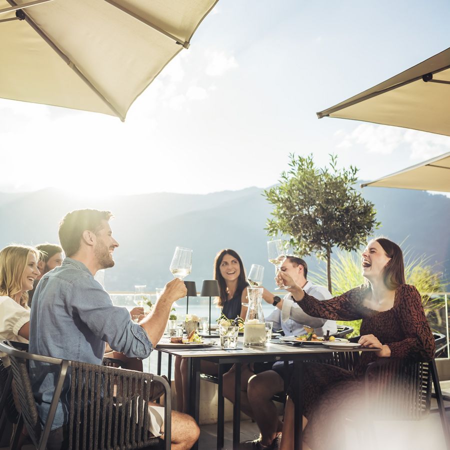 Seehotel Bellevue Sommerstimmung Panoramaterrasse